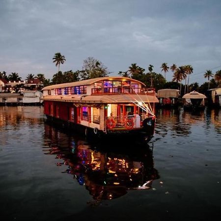 Vaishnav Tours Alappuzha Exterior foto