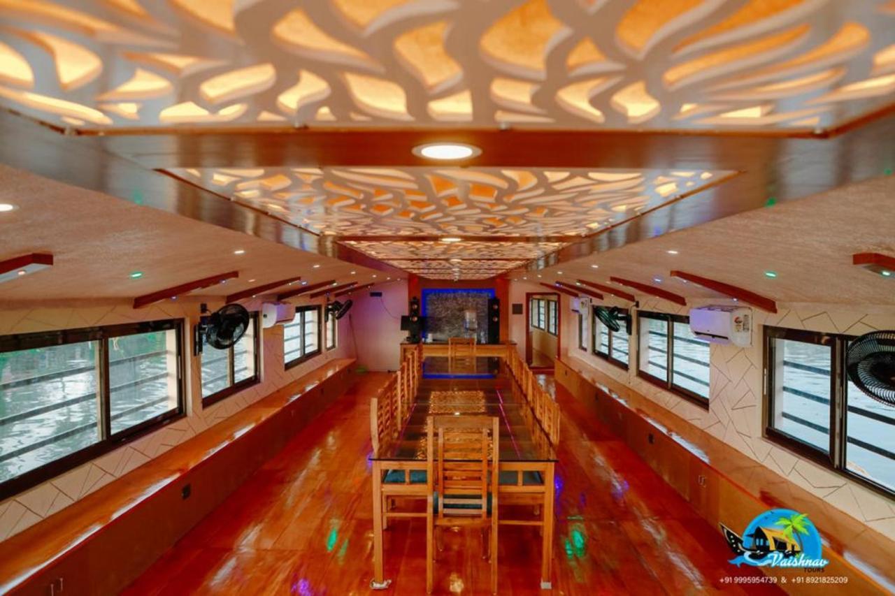 Vaishnav Tours Alappuzha Exterior foto
