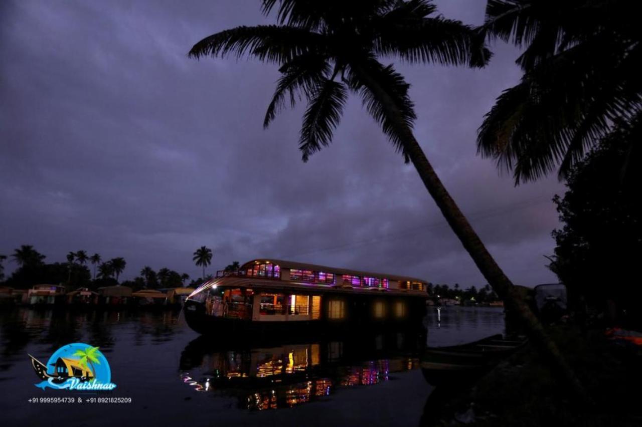 Vaishnav Tours Alappuzha Exterior foto