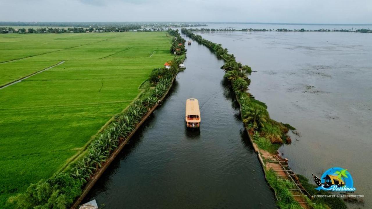 Vaishnav Tours Alappuzha Exterior foto