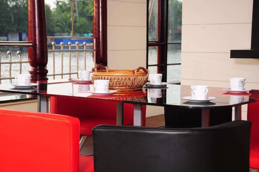 Vaishnav Tours Alappuzha Exterior foto