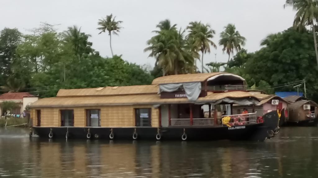 Vaishnav Tours Alappuzha Exterior foto