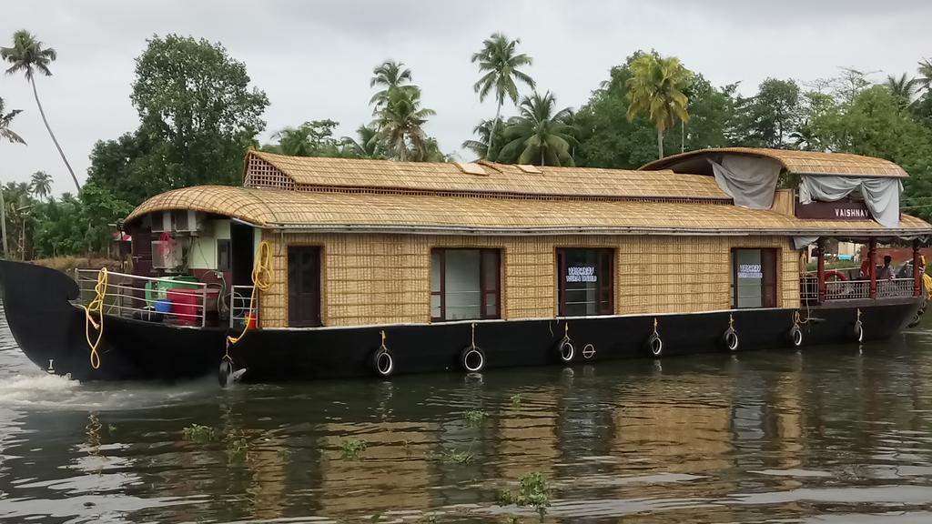 Vaishnav Tours Alappuzha Exterior foto