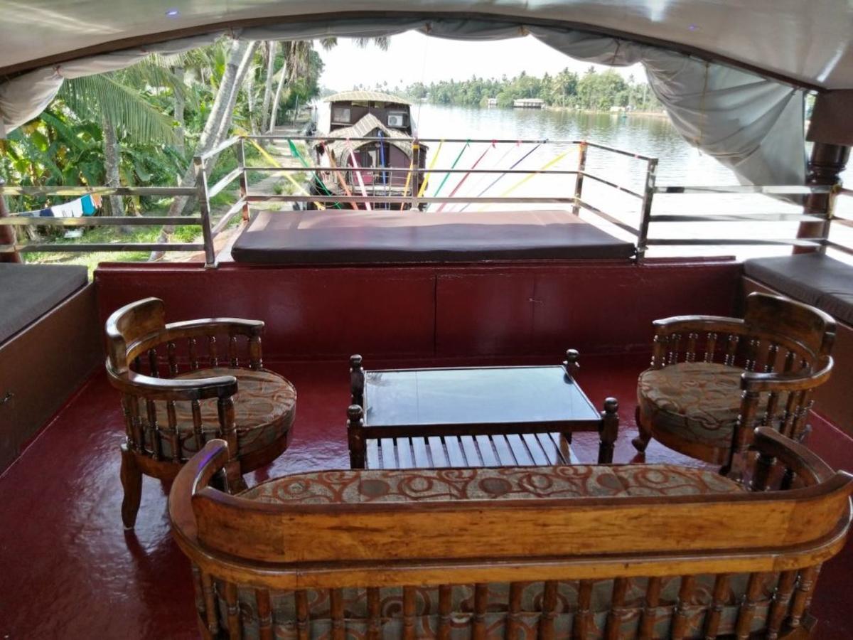 Vaishnav Tours Alappuzha Exterior foto