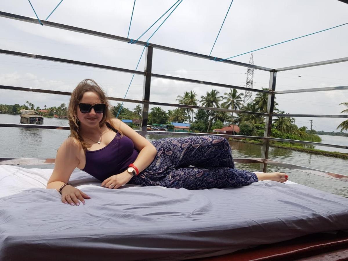 Vaishnav Tours Alappuzha Exterior foto
